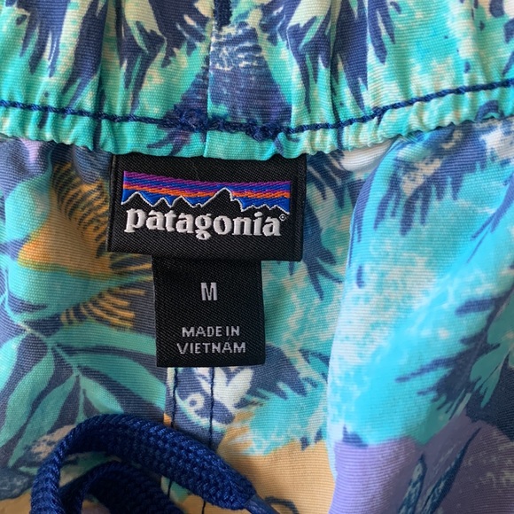 PATAGONIA Barely Baggies Shorts Neo Tropics Channel Blue - Picture 6 of 11